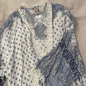 Beautiful thigh length robe!